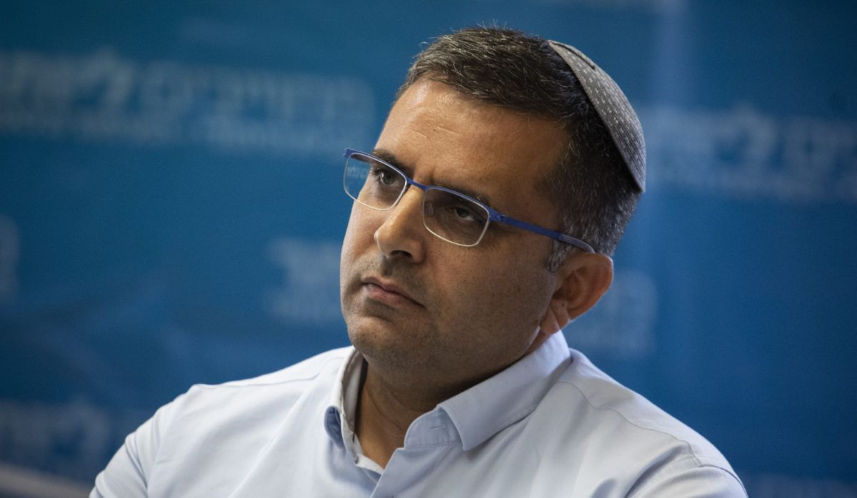 אופיר סופר מספר בדמעות על היותו פגוע הלם קרב