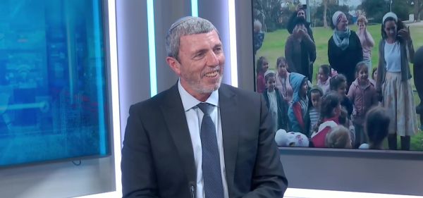 השר רפי פרץ באולפן: "לא במקרה אני במקום השני בימינה"