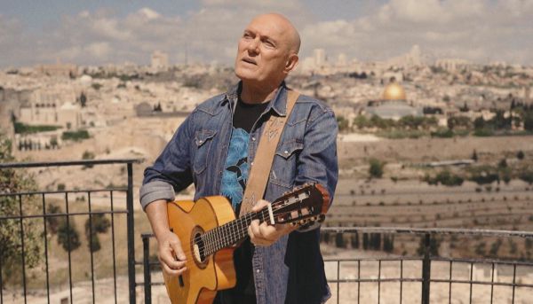 "לא נשארה עין יבשה": שלומי שבת בשיר לירושלים