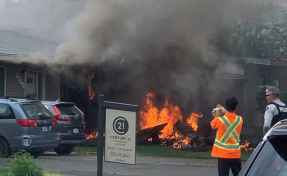 קנדה: מטוס התרסק על בית בזמן מטס הצדעה לרופאים