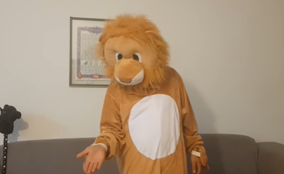 מפתיע: מה גרם לעמיר בניון להתחפש לאריה? צפו