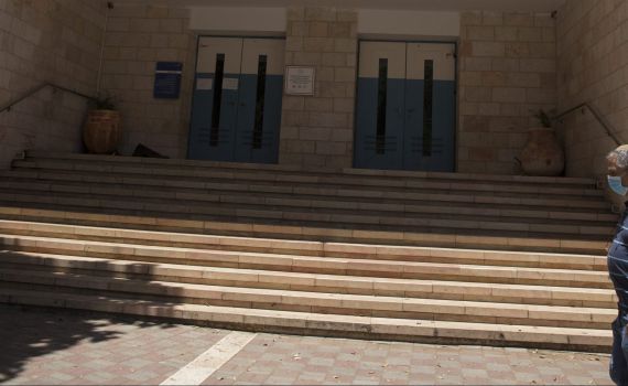 מנהל בתיכון 'הרטמן': "מעריך שיהיו עוד נדבקים"