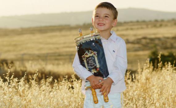 למה חיברו את חג הביכורים עם חג השבועות?