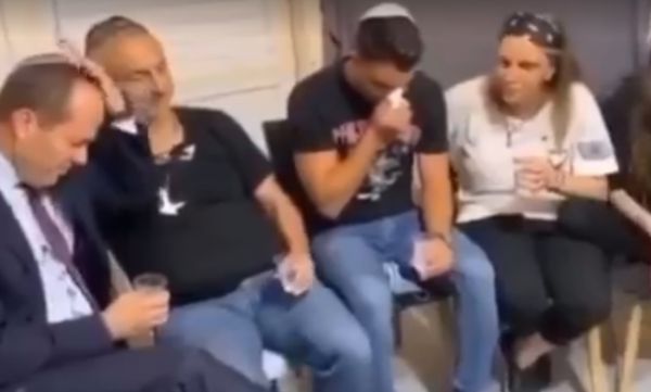 מרגש: משה פרץ בניחום האבלים לעמית בן יגאל הי"ד