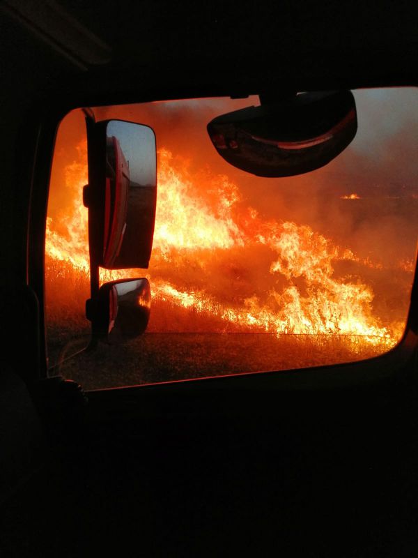 תיעוד מטורף: שריפה ענקית בבקעה;אין שליטה על האש