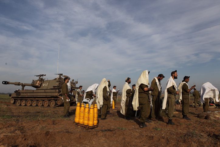 חיילים דתיים יוצאים להגנתו של סא"ל ניב אסף