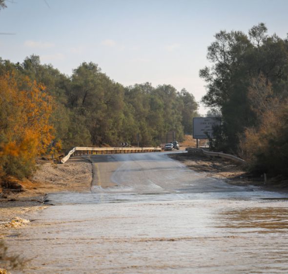 מזג האוויר: קיר נפל בבנימין, גדר ההפרדה קרסה בהר חברון. צפו