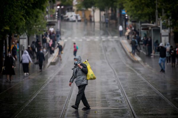 התקררות ניכרת וגשם: תחזית מזג האוויר