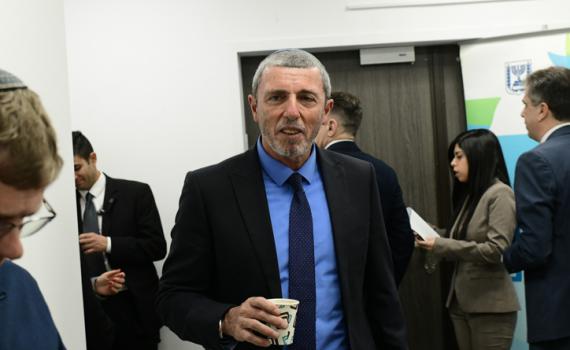 הרב רפי, אל תבעט בכל מה שחינכת אליו עד היום