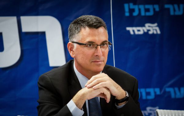 סער על דחיית ההשבעה: 'לחדש את המו"מ עם ימינה'