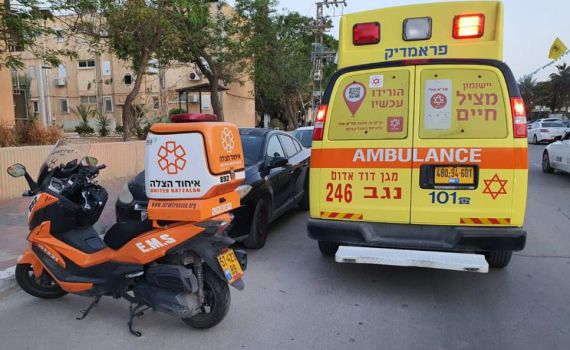 מורדם ומונשם: צעיר נפצע קשה ממכת חום