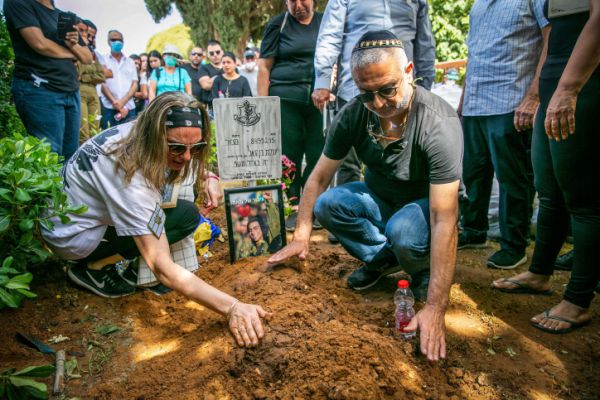 החפירות בקברו של עמית בן יגאל הי"ד: נעצרה חשודה