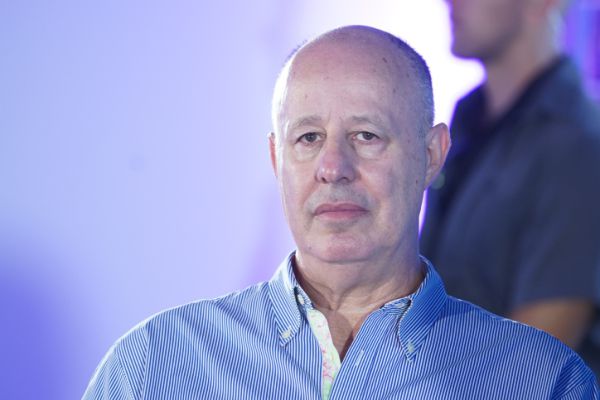 צחי הנגבי עלב במגיש הסרוג בגלל הכיפה. האזינו