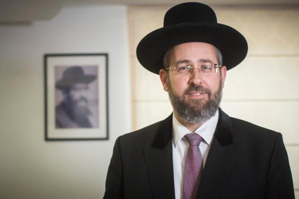 מנדלבליט: הרב לאו נגוע בניגוד עניינים מובהק