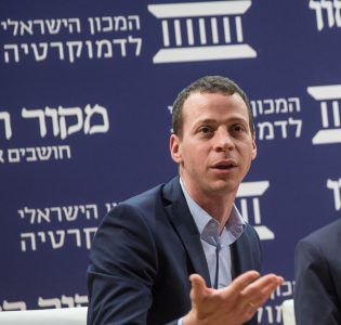 אין קשר לציונות דתית? עמית סגל עוקץ את נתניהו