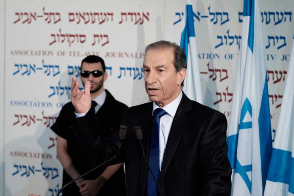 יוצר פולישוק: אתה כותב סדרה מופרכת שמתממשת