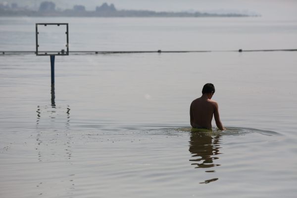 החייאה על ילד בן 11 שטבע בים