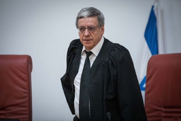 דרמה: בג"ץ מציע לבטל את מינויו של מני מזוז