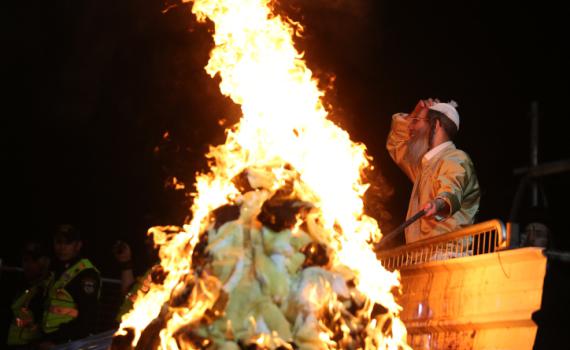 אושר: אסור להדליק מדורות בל"ג בעומר גם בחצר הבית