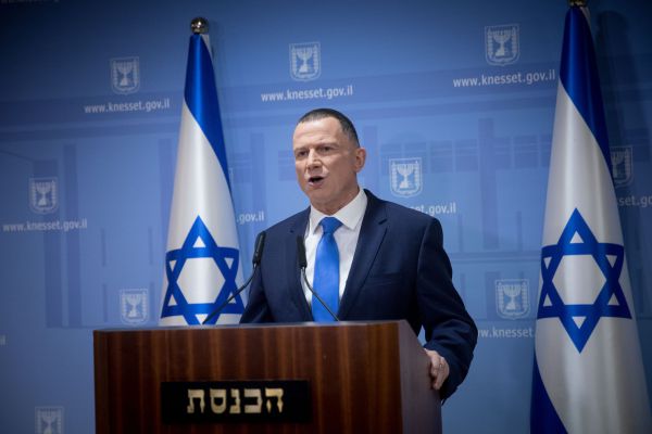 אדלשטיין תוקף: "גנץ ניסה לטרפד רכש חיסונים"