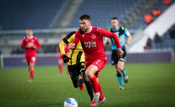 בלי אוהדים: הכדורגל חוזר למגרשים