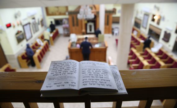 במשטרה מבהירים: האכיפה על בתי הכנסת נמשכת