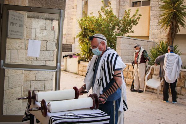 הרב הראשי לרה"מ: פתח את בתי הכנסת באופן מיידי