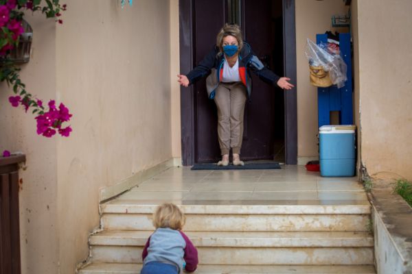 פרופ' גרוטו: המדריך המלא לבקר את סבתא וסבא