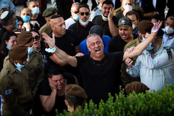 האב נפרד: "במקום שאתה תקבור אותי, אני קובר אותך"