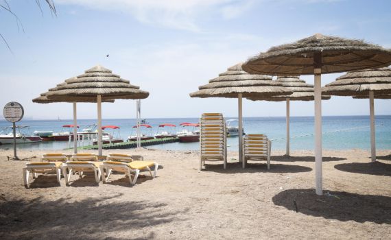 עונת הרחצה חוזרת מחר: המתרחצים יחבשו מסכות