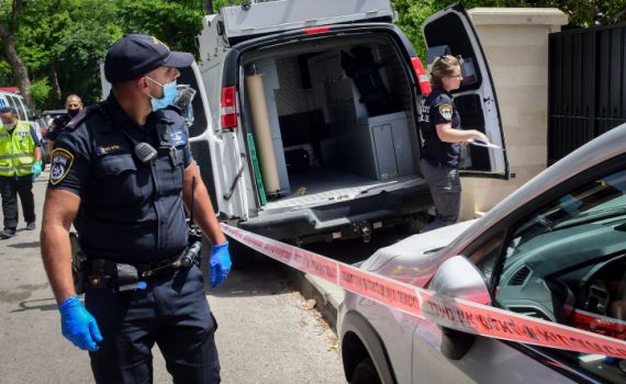 אדם בן 60 נורה למוות בשוק בעיר מעלות