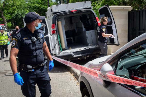 אדם בן 60 נורה למוות בשוק בעיר מעלות