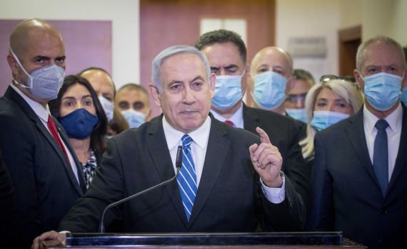 בחסות מסך העשן הפוליטי, נתניהו נכנע למנדלבליט