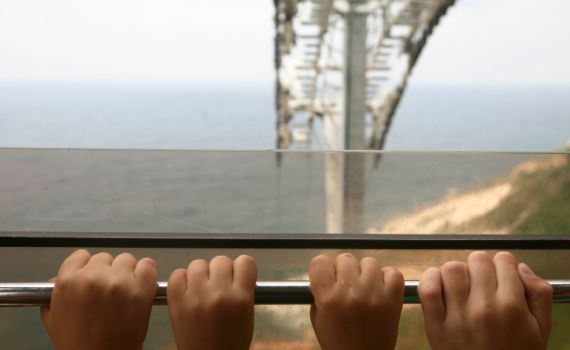 מעקה של אמונה: מה קורה עם הערכים שלנו?