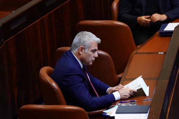 יאיר לפיד על תחקיר עובדה: מאמין למאיר כהן