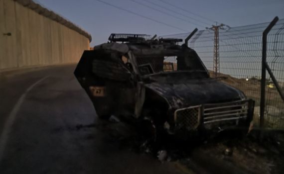 ים: רכב משוריין של מג"ב נשרף מבקבוקי תבערה