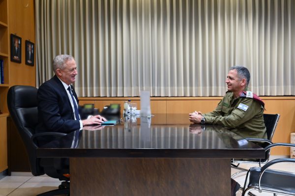 בני גנץ והרמטכ"ל נפגשו במשרד הביטחון