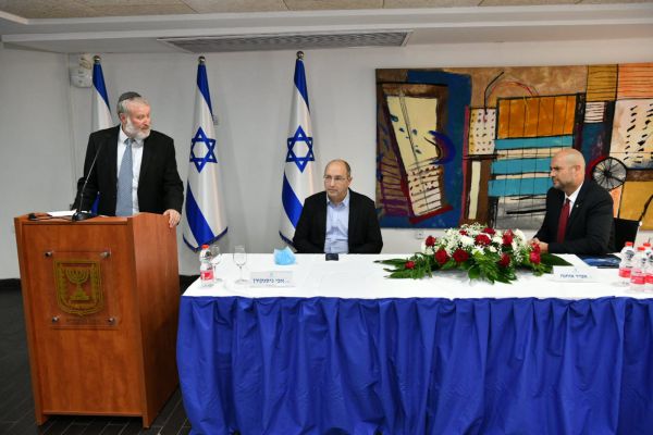 עימות בממשלה | היועמ"ש החריג הפגנות, השרים תקפו