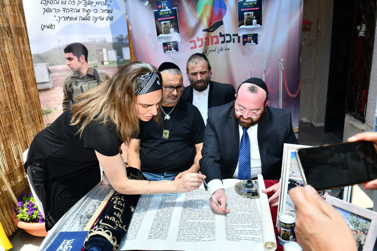 צפו: כך סיימו הוריו של עמית בן יגאל הי"ד את השבעה