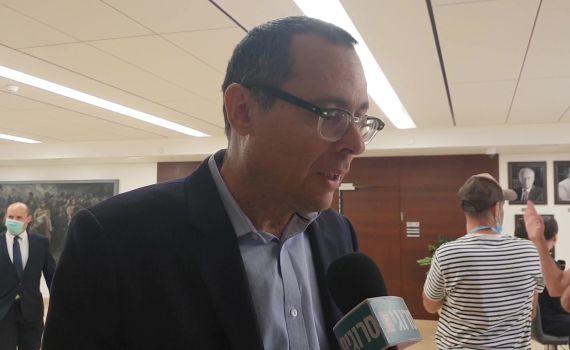 האוזר לסרוגים: "צריך רוב גדול להעברת הריבונות"