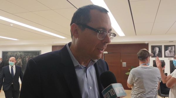 האוזר לסרוגים: "צריך רוב גדול להעברת הריבונות"