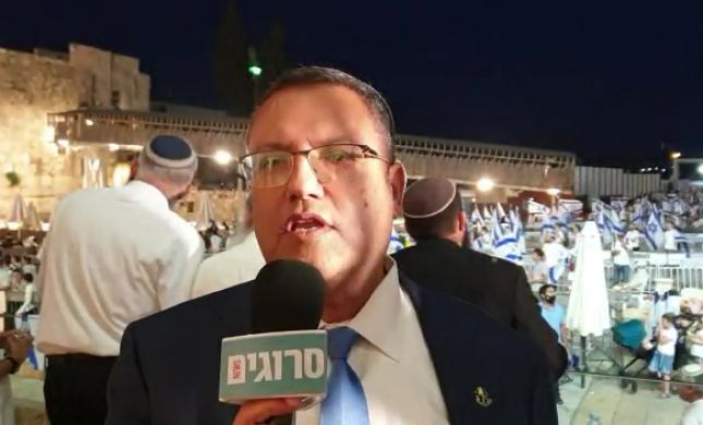  ראש העיר ירושלים לסרוגים: "שמח לראות גם קומץ קטן"