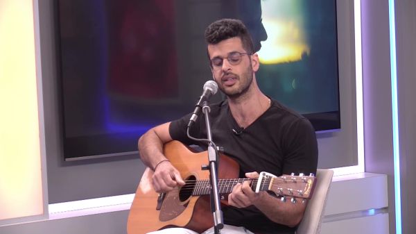 צפו: אוהד דרשן בביצוע מיוחד באולפן סרוגים