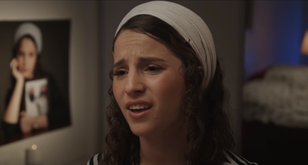 מרגש: בתו של הרב מיכי מרק בשיר לזכרו. צפו