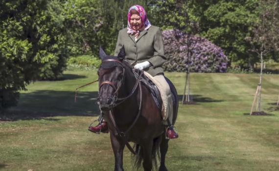 התחביב עליו המלכה לא מוותרת גם בגיל 94