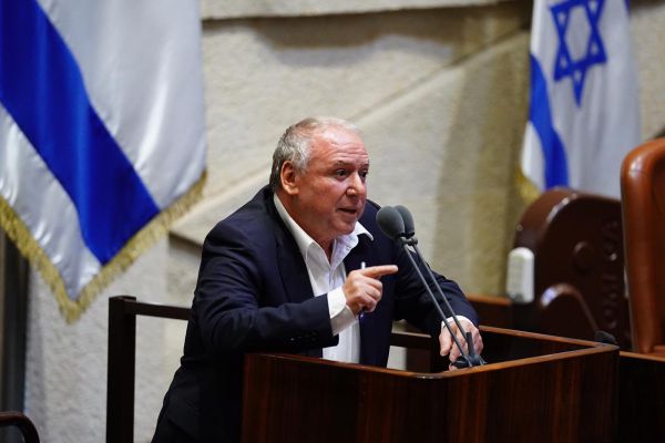 השר דודי אמסלם תוקף את מנדלבליט: "הסמכות אצלי"