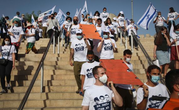 ישראל שקלה עסקת חילופי שבויים עם חמאס?