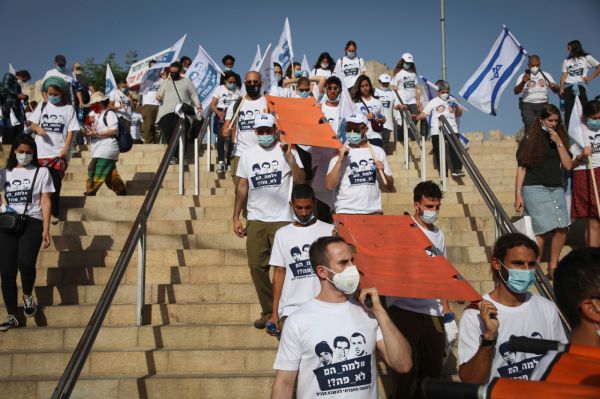 ישראל שקלה עסקת חילופי שבויים עם חמאס?