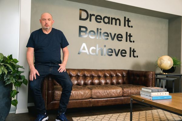 עשיר וטוב לו: פוקס מחלקת דיבידנד בסך כמעט 50 מליון שקלים לבעלי המניות