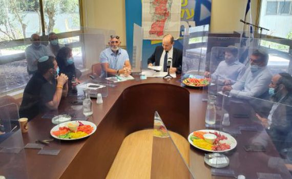 בימינה תוקפים: "מפלגת ימין לא יכולה לסרב לזה"